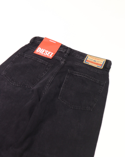 パンツ DIESEL DIESEL (ディーゼル) A13495 Relaxed Jeans の通販 - BOOMERANG