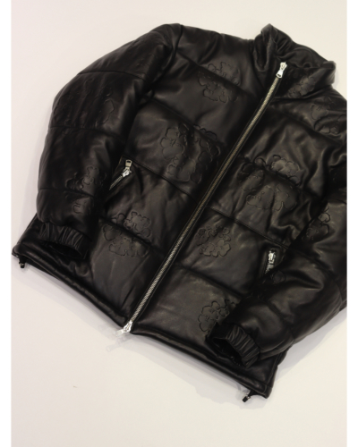 DENIM TEARS（デニムティアーズ）FW25ODP1136 Leather Wreath Puffer