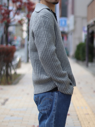 NVRFRGT（ネバーフォーゲット）NF232K02 COLLARED V-NECK CUT OUT