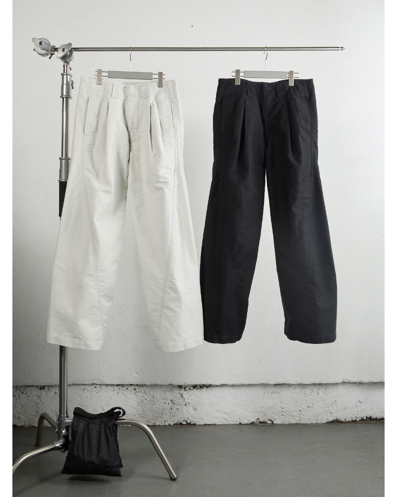 NVRFRGT（ネバーフォーゲット）NF252P03 TUCKED WIDE LEG TROUSERSの