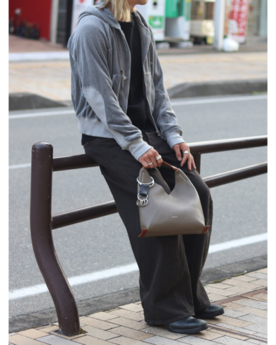 NVRFRGT（ネバーフォーゲット）NF252P10B 3D TWISTED WIDE LEG JEANSの