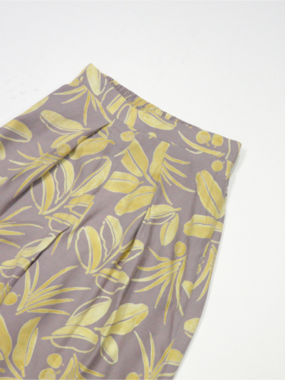 PHEENY（フィーニー）PS24-PT06 Rayon botanical print gathered pants