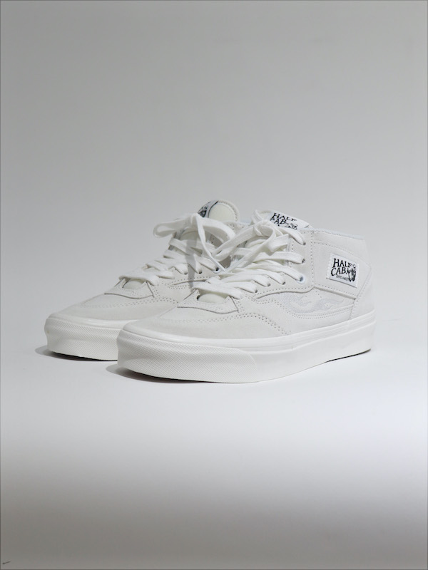 VANS（バンズ）VN0A5KX6WHT Half Cab 33Dxの通販 - BOOMERANG